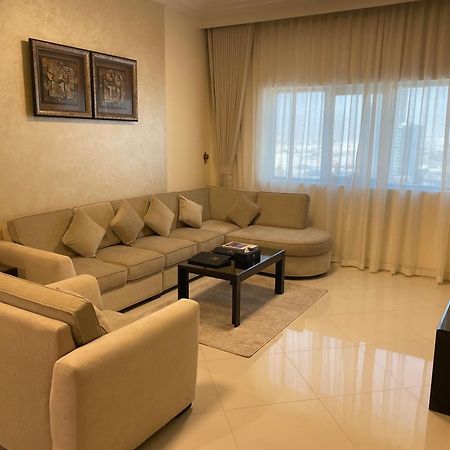 Royal Grand Suite Hotel Шарджа Екстериор снимка