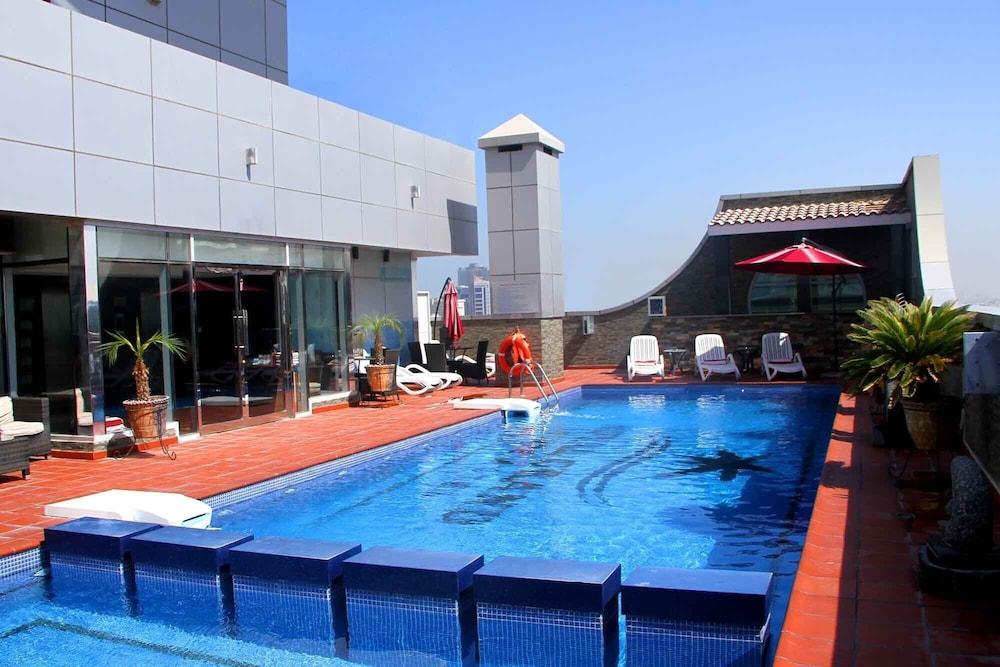 Royal Grand Suite Hotel Шарджа Екстериор снимка