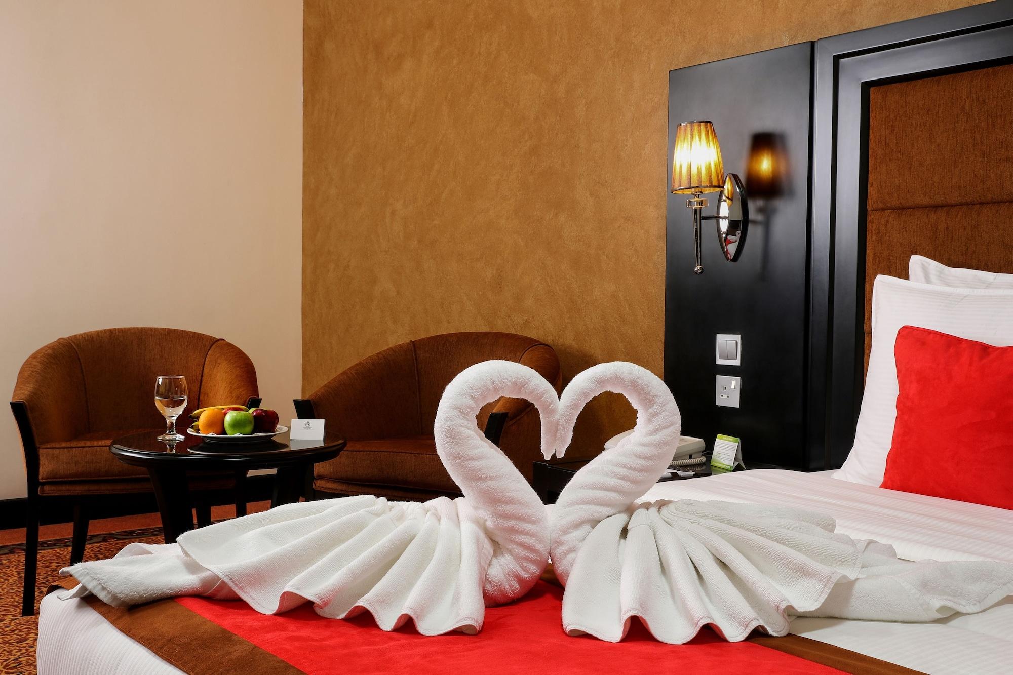 Royal Grand Suite Hotel Шарджа Екстериор снимка