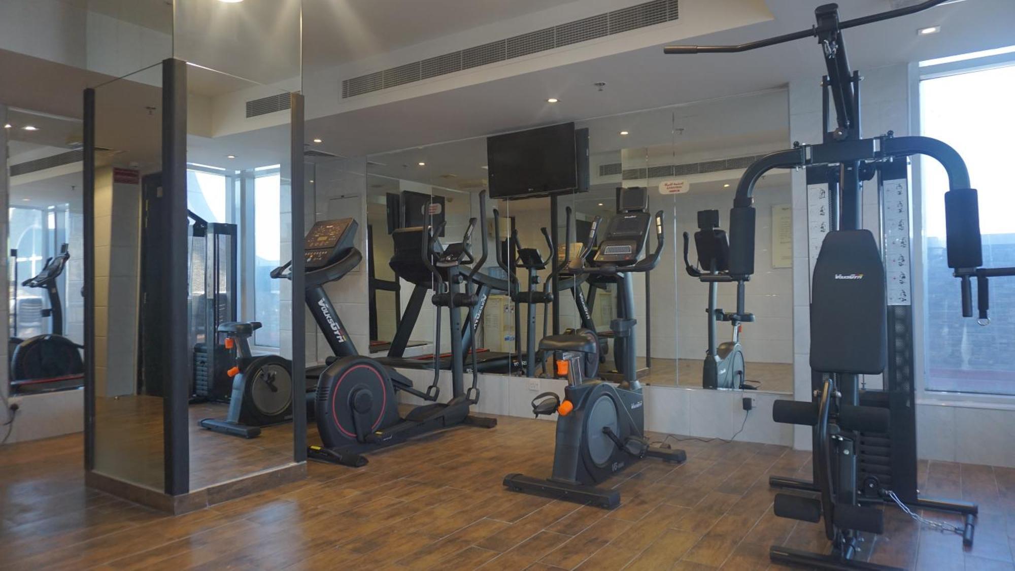 Royal Grand Suite Hotel Шарджа Екстериор снимка