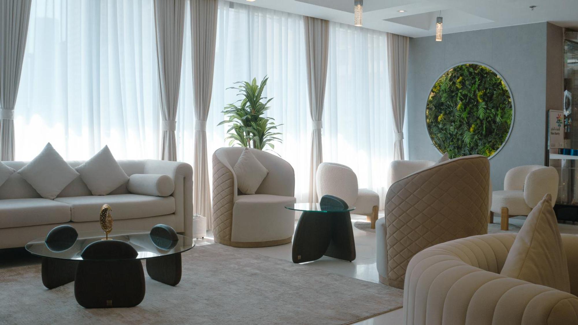 Royal Grand Suite Hotel Шарджа Екстериор снимка
