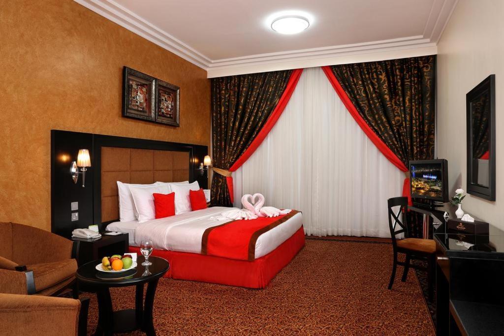 Royal Grand Suite Hotel Шарджа Екстериор снимка