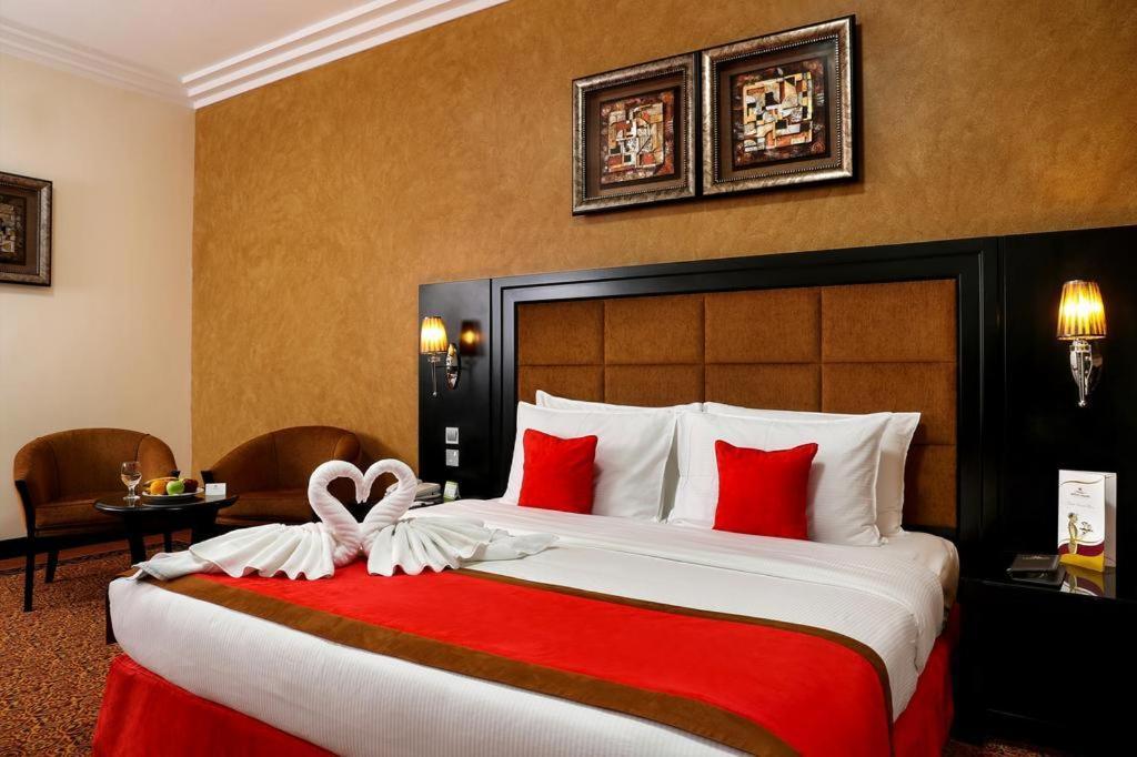 Royal Grand Suite Hotel Шарджа Екстериор снимка