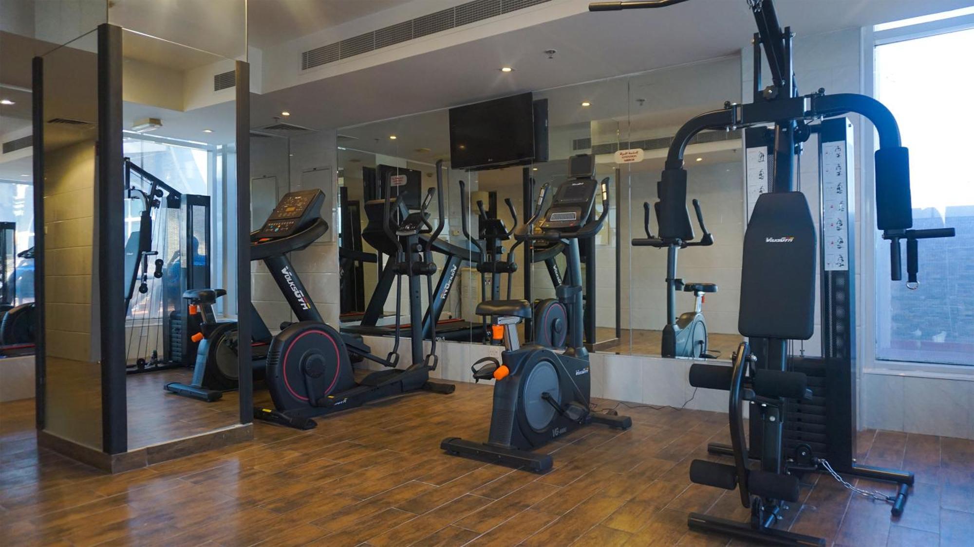 Royal Grand Suite Hotel Шарджа Екстериор снимка
