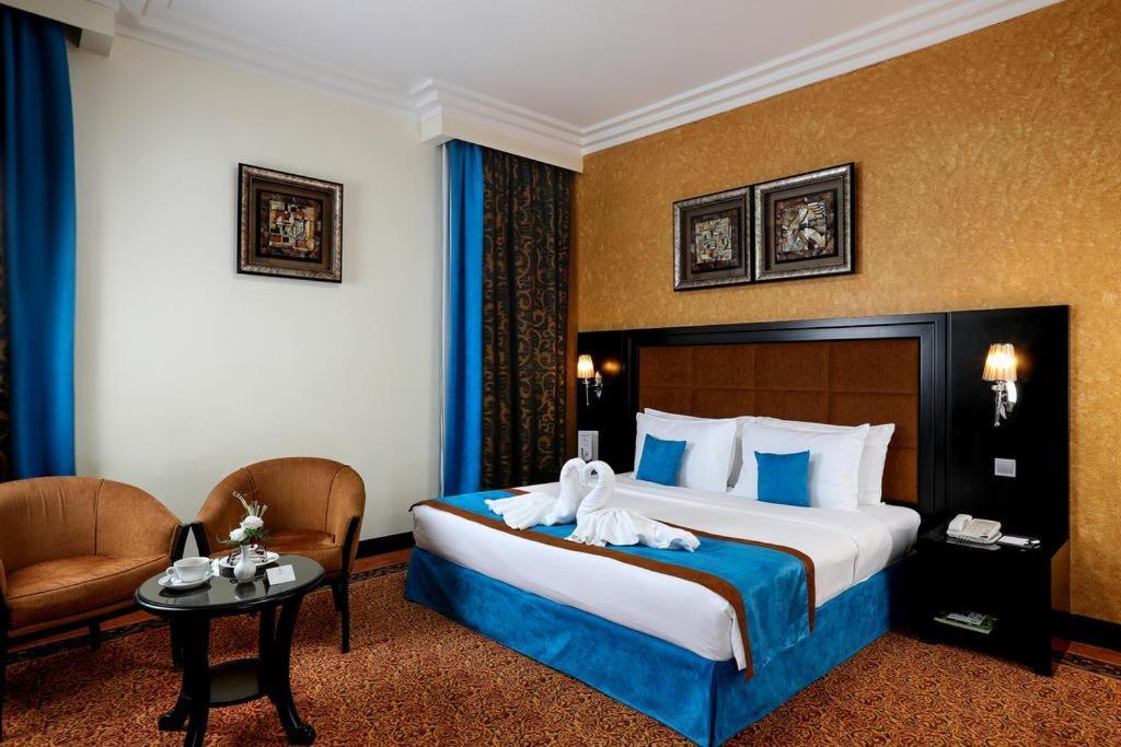 Royal Grand Suite Hotel Шарджа Екстериор снимка