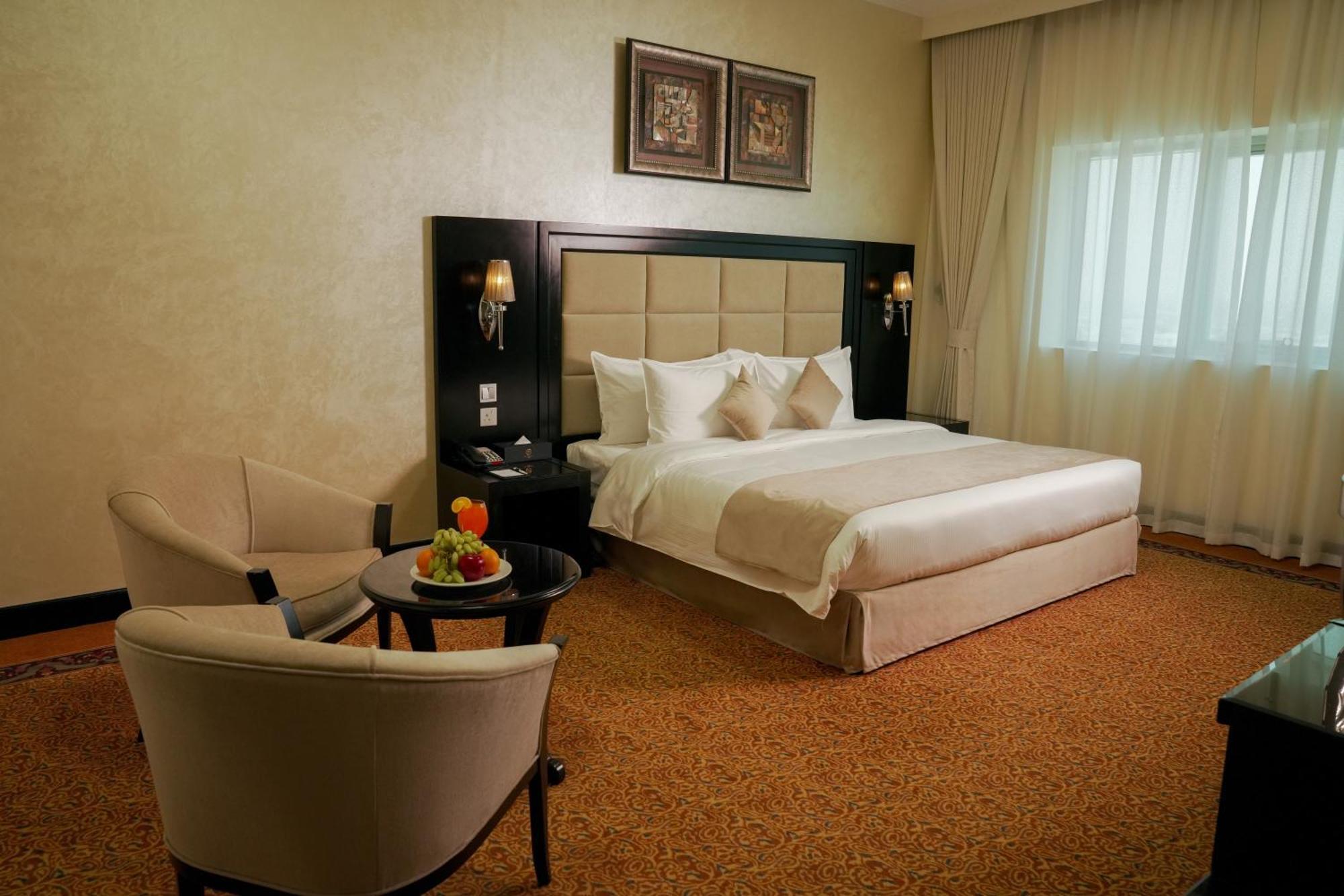 Royal Grand Suite Hotel Шарджа Екстериор снимка