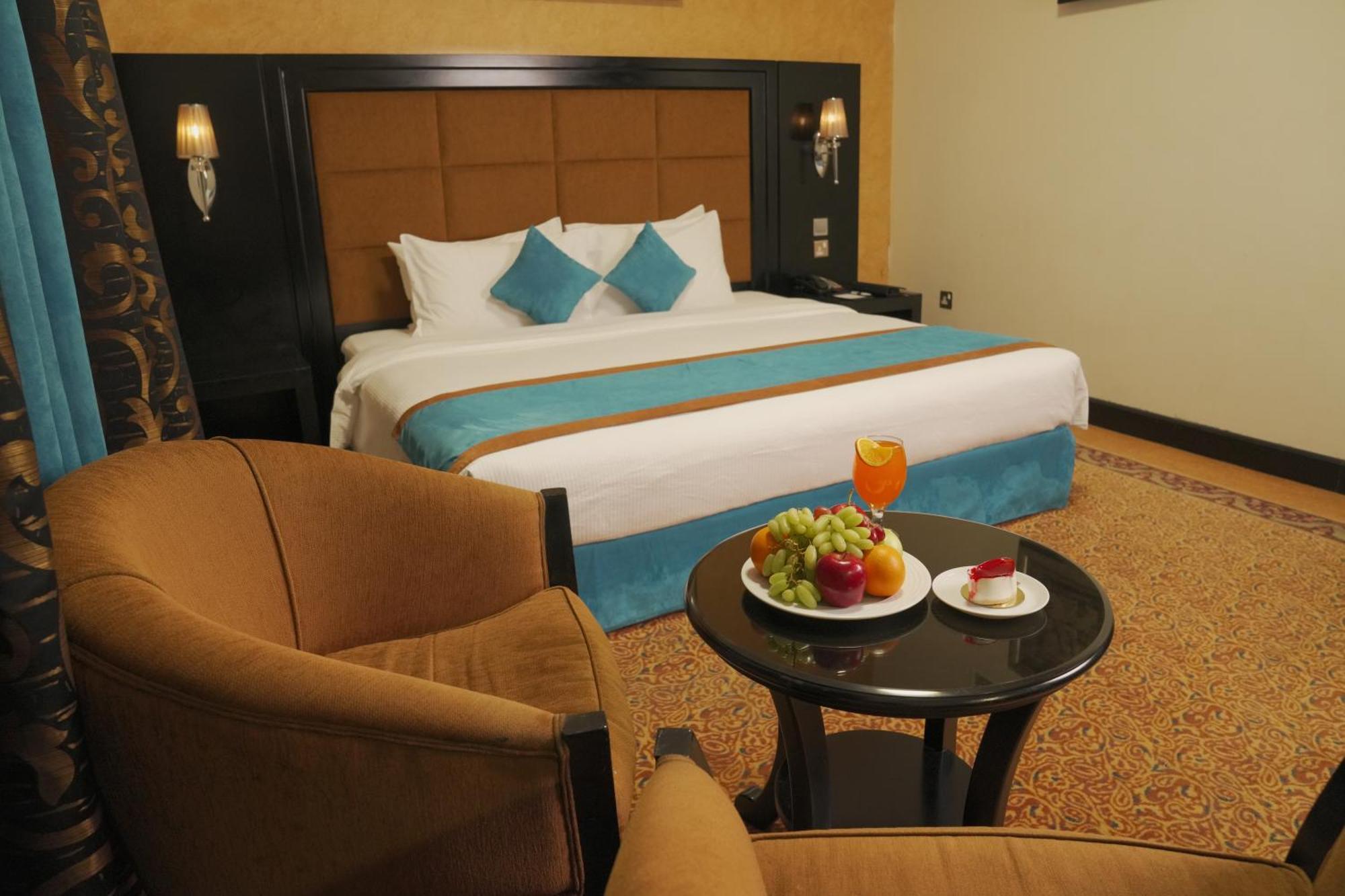 Royal Grand Suite Hotel Шарджа Екстериор снимка