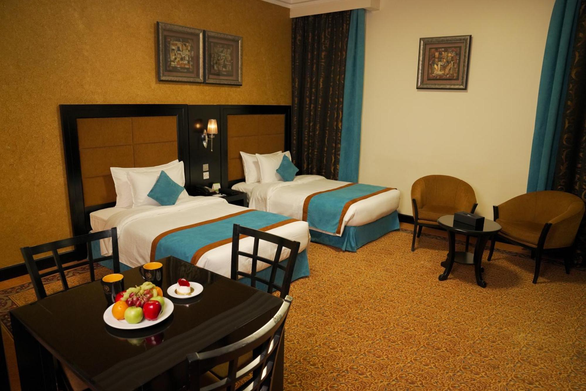 Royal Grand Suite Hotel Шарджа Екстериор снимка
