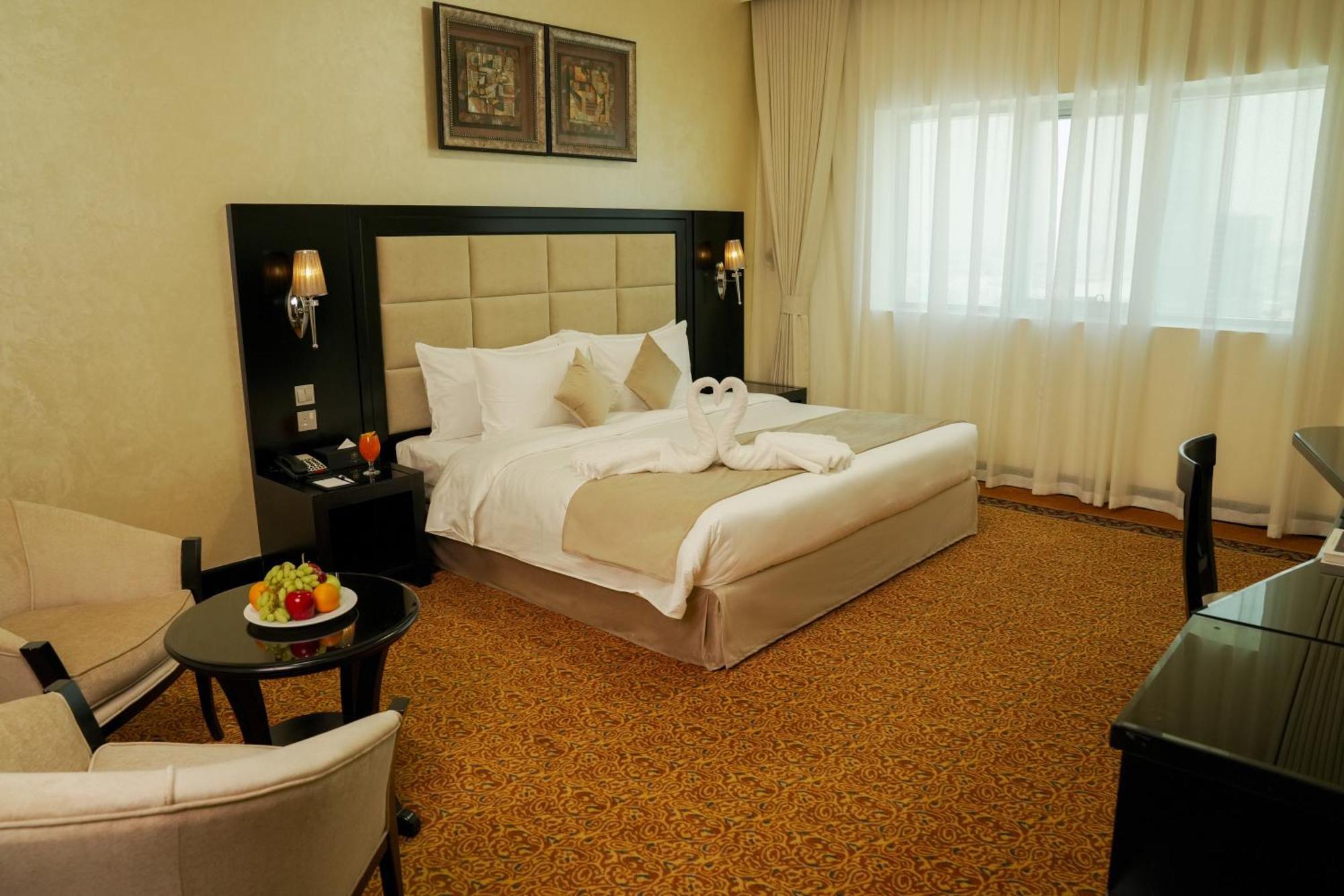 Royal Grand Suite Hotel Шарджа Екстериор снимка