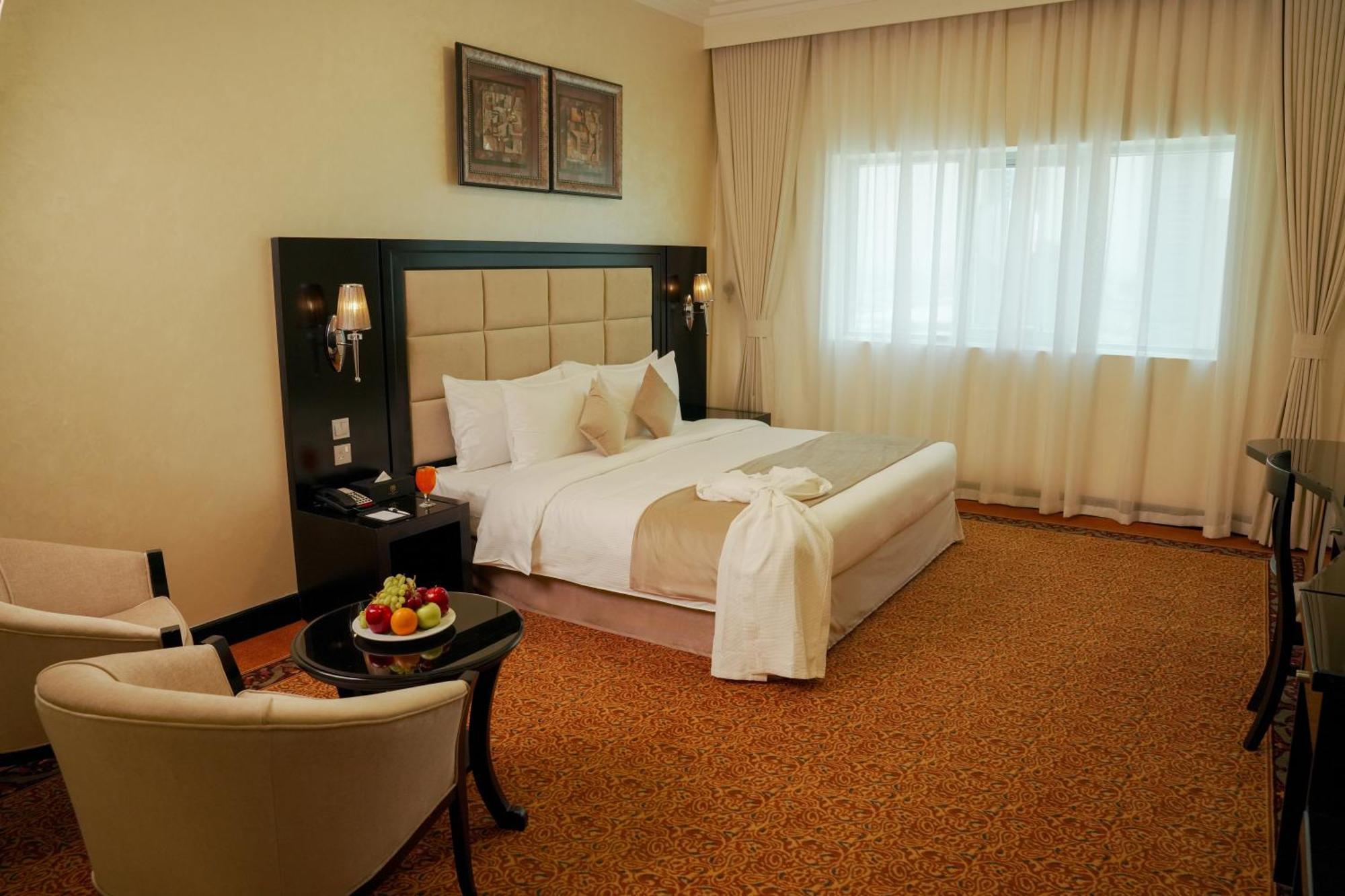 Royal Grand Suite Hotel Шарджа Екстериор снимка