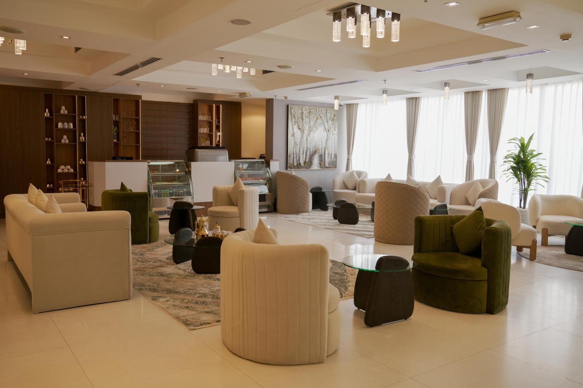 Royal Grand Suite Hotel Шарджа Екстериор снимка