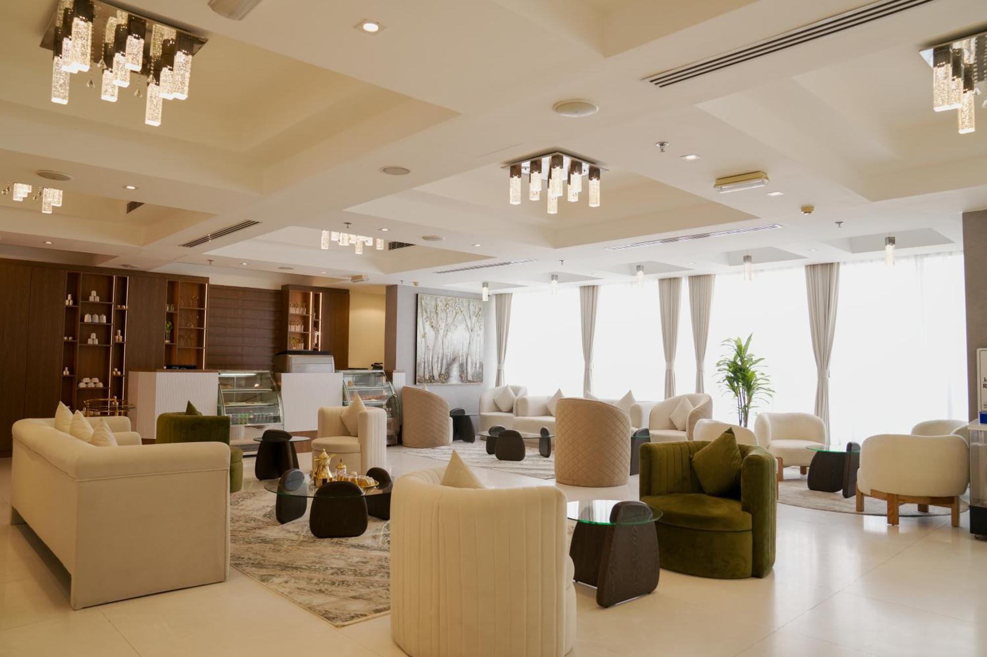 Royal Grand Suite Hotel Шарджа Екстериор снимка
