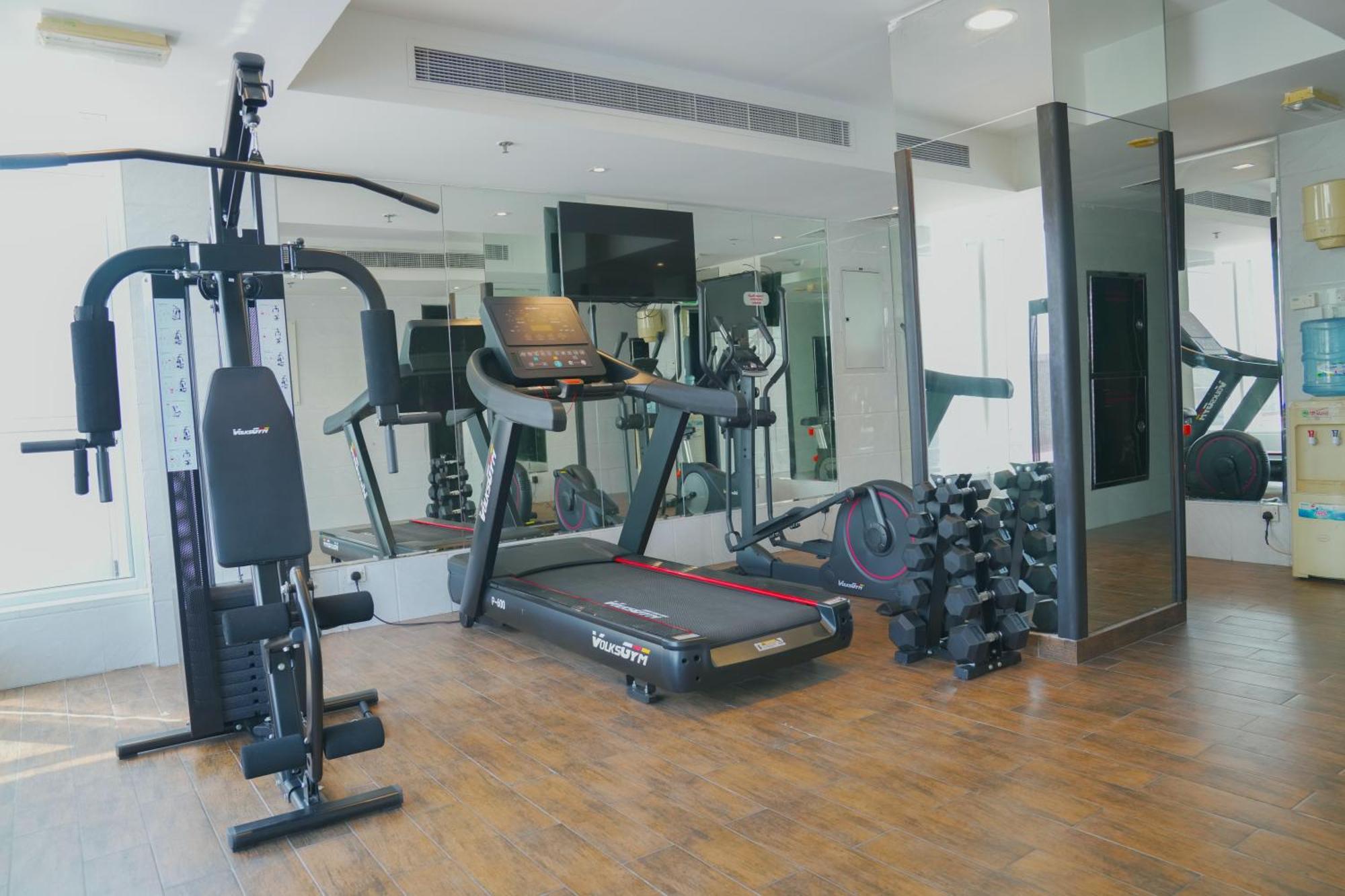 Royal Grand Suite Hotel Шарджа Екстериор снимка