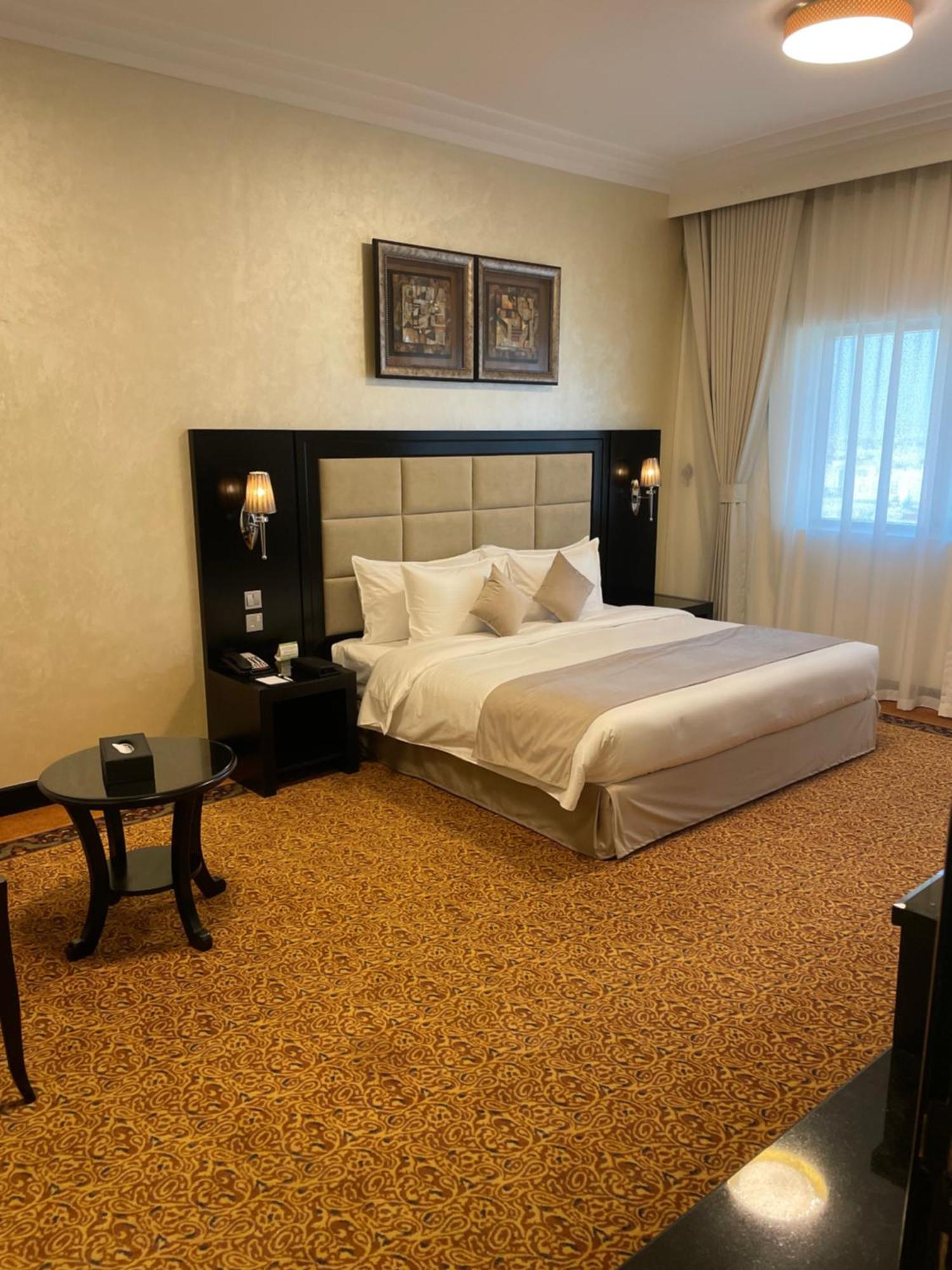 Royal Grand Suite Hotel Шарджа Екстериор снимка