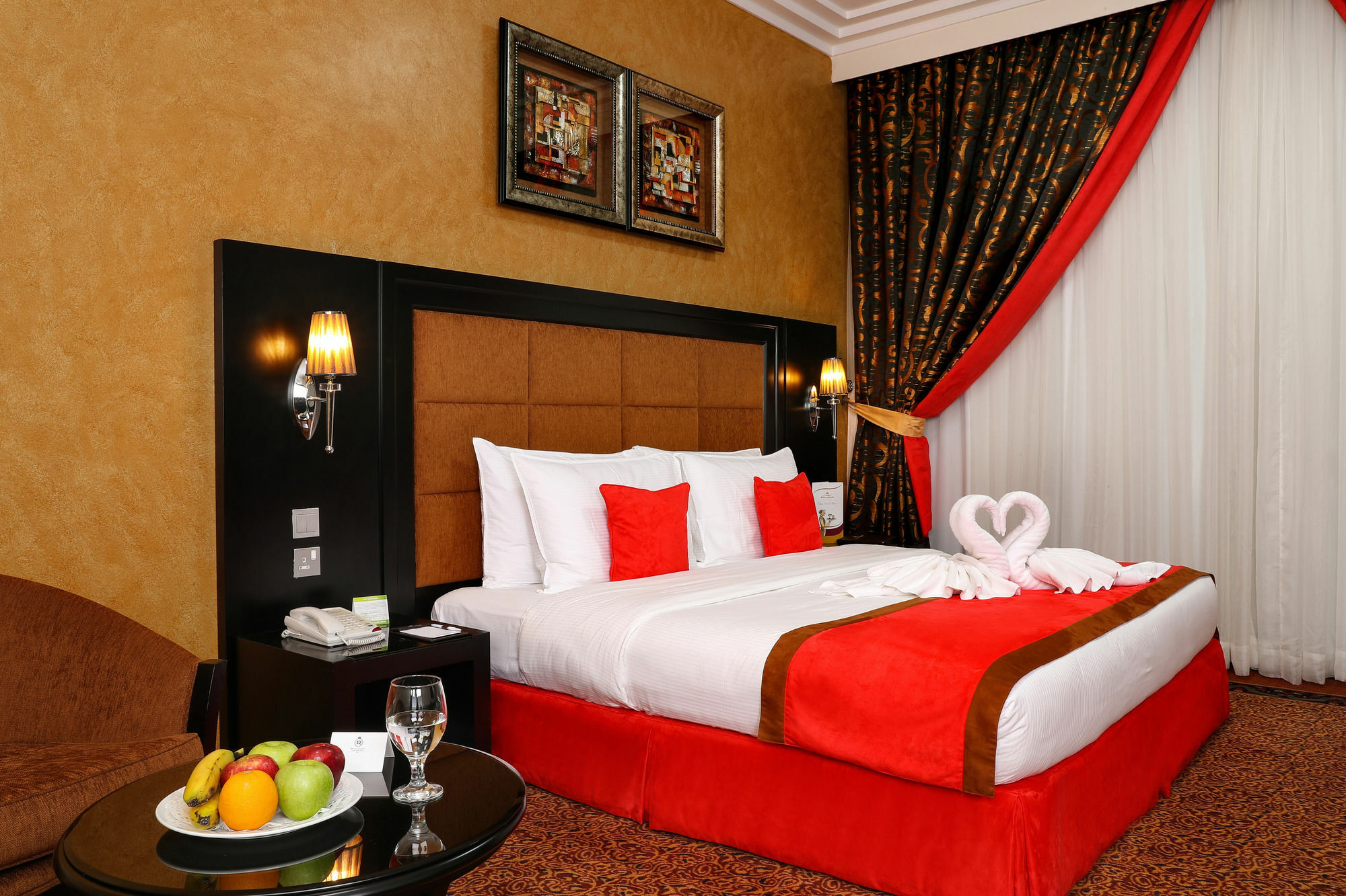 Royal Grand Suite Hotel Шарджа Екстериор снимка