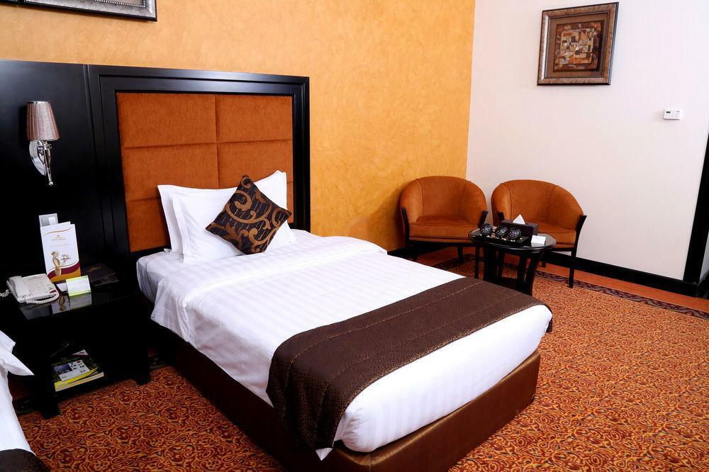 Royal Grand Suite Hotel Шарджа Екстериор снимка