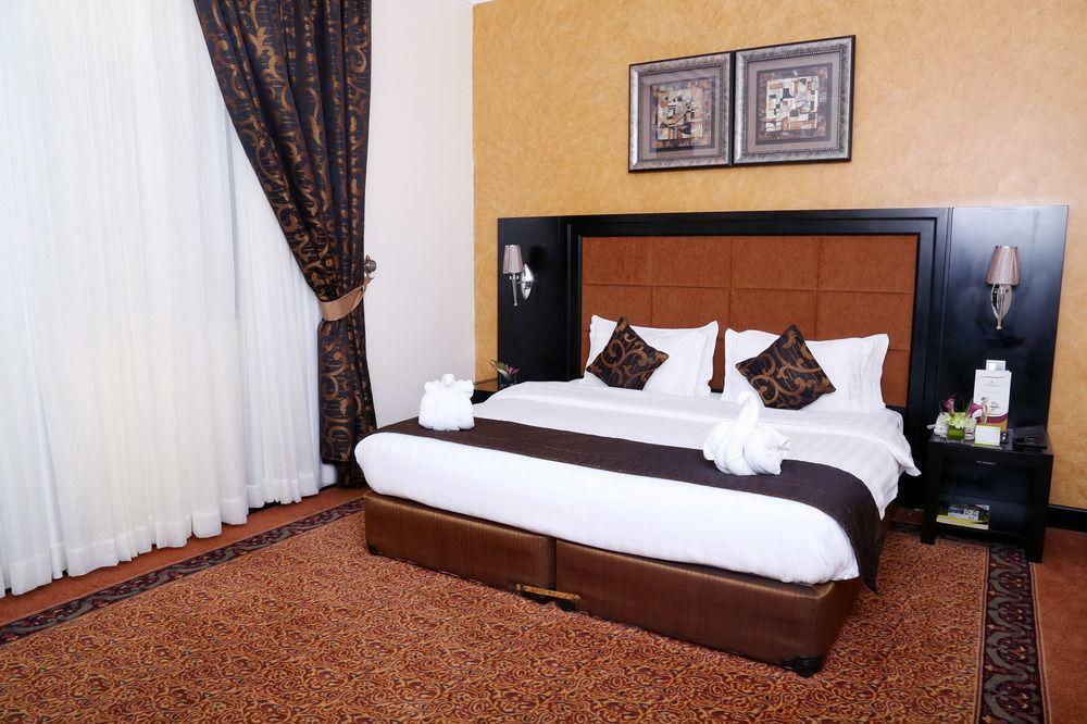 Royal Grand Suite Hotel Шарджа Екстериор снимка